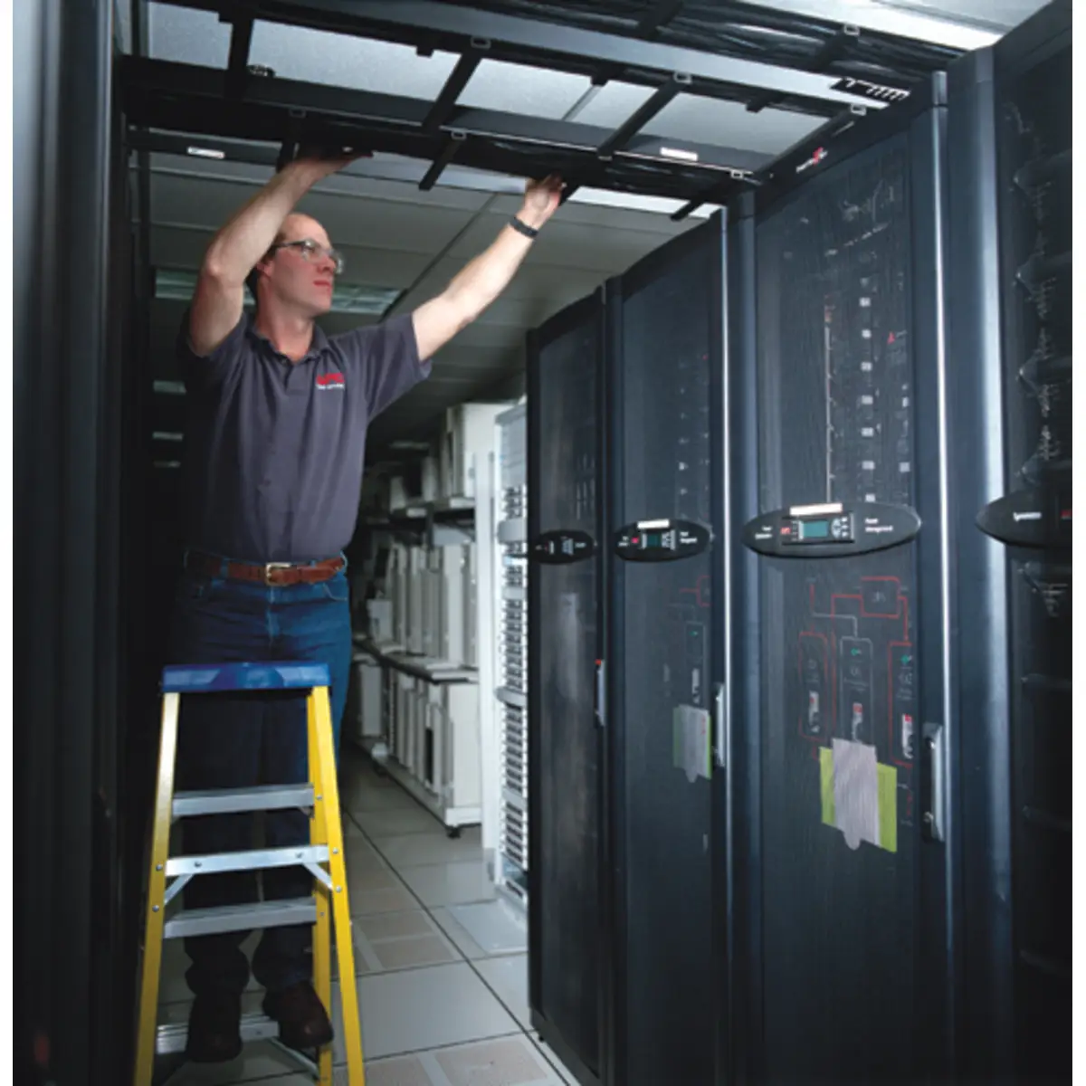 Ultra Service Plan 1 Jahr Vor-Ort am nächsten Arbeitstag 8x5 für USV 20-40KW