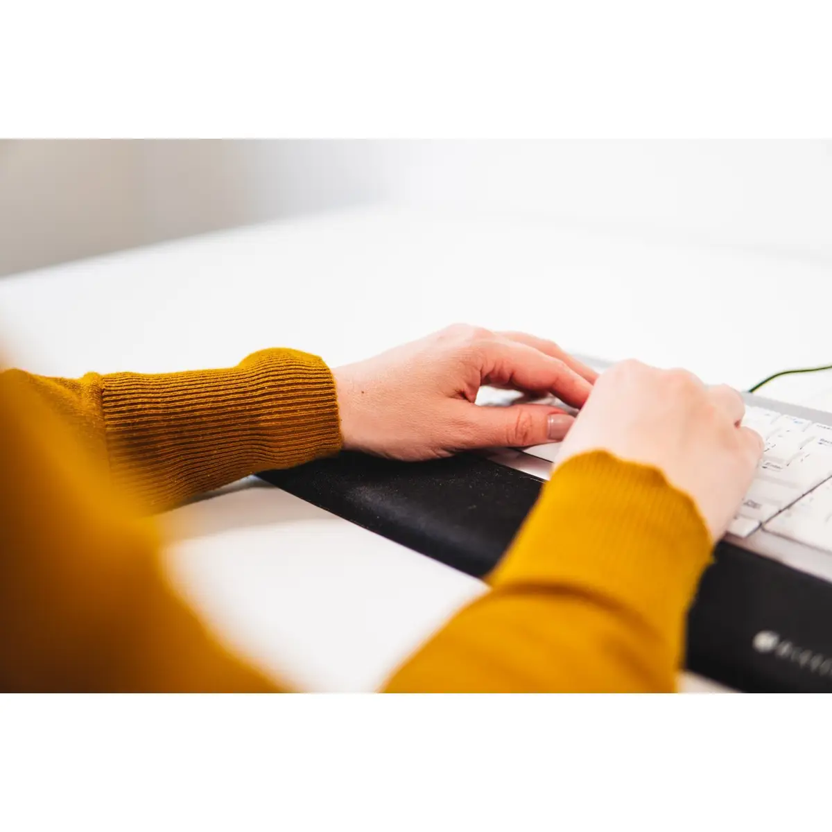Trapezium Ergo Wrist Rest Compact, Kunststoff, Gummi, Textil, Schwarz, 330 x 80 x 13 mm, 275 g, 90 mm, 335 mm