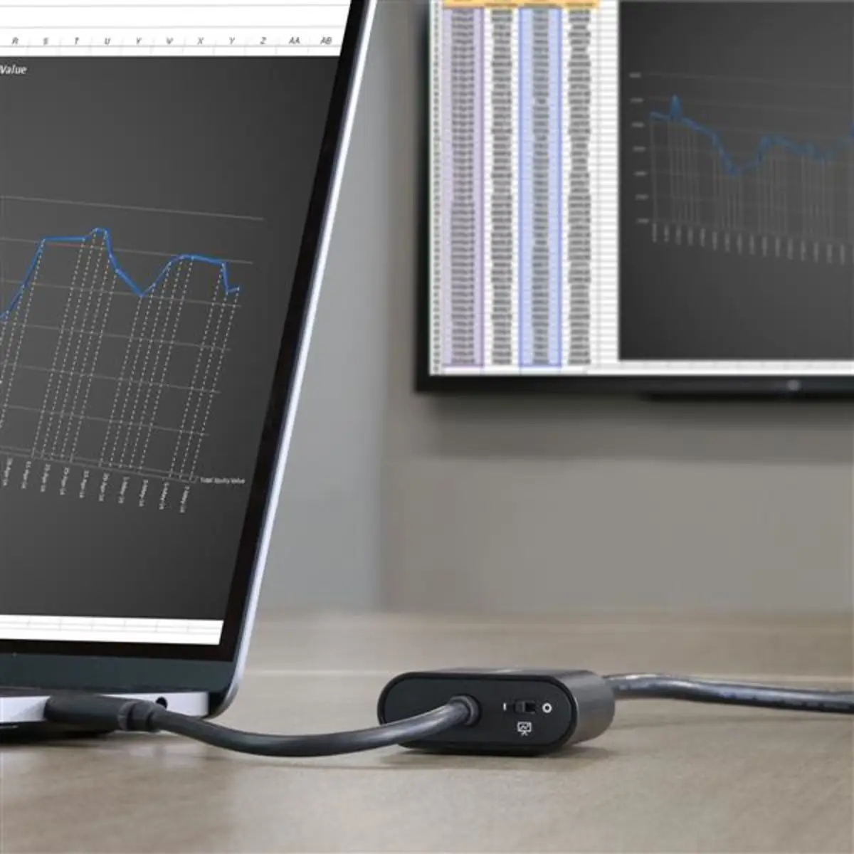 StarTech USB-C to VGA adaptor - with Presentations Mode Switch