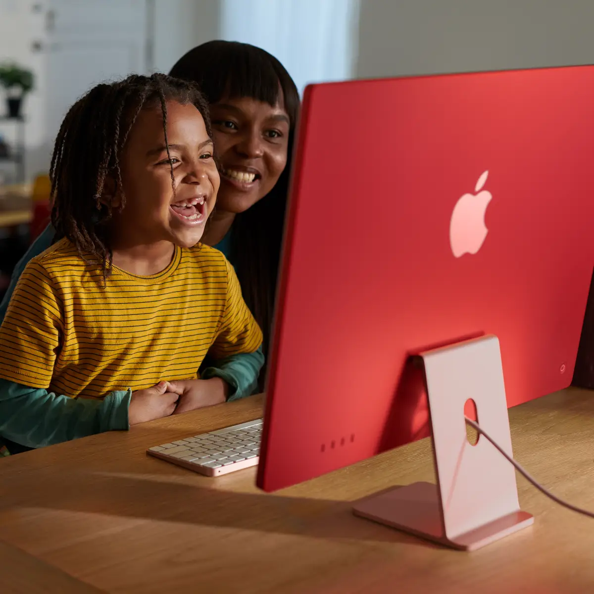 iMac grün mit Retina 4.5k Display Apple M3 8C 61cm (24") 8 GB RAM 512 GB SSD 10-Core GPU Gigabit Ethernet Magic Mouse Magic Keyboard mit Touch ID