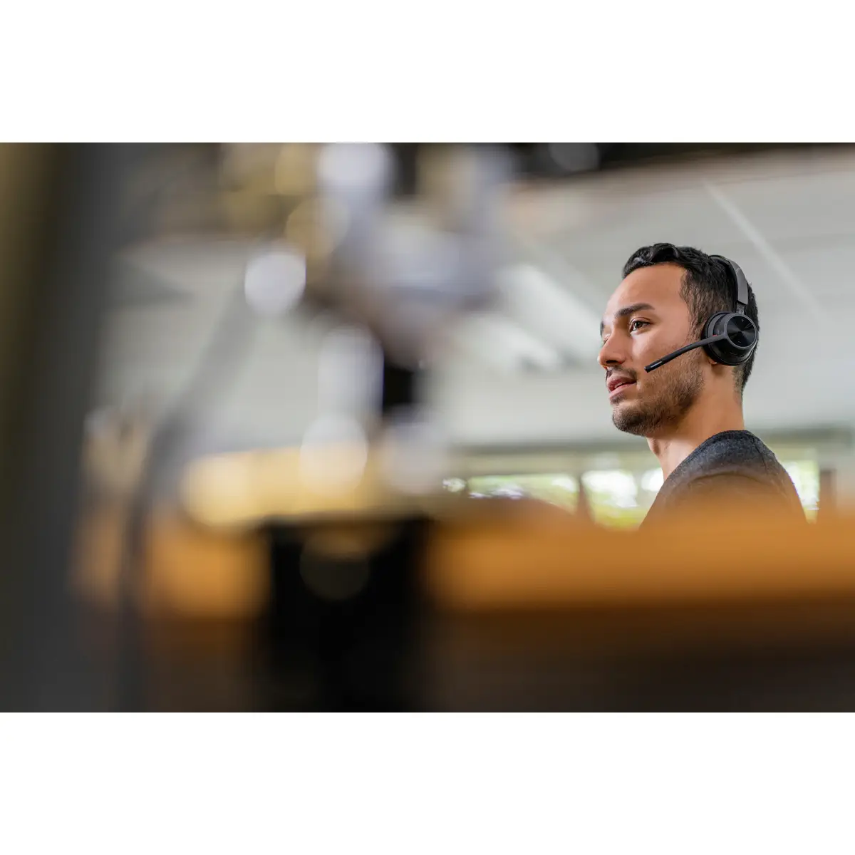 Poly Voyager 4310 Headset On-Ear Bluetooth kabellos kabelgebunden USB-C Schwarz Zoom Certified Zertifiziert für Microsoft Teams