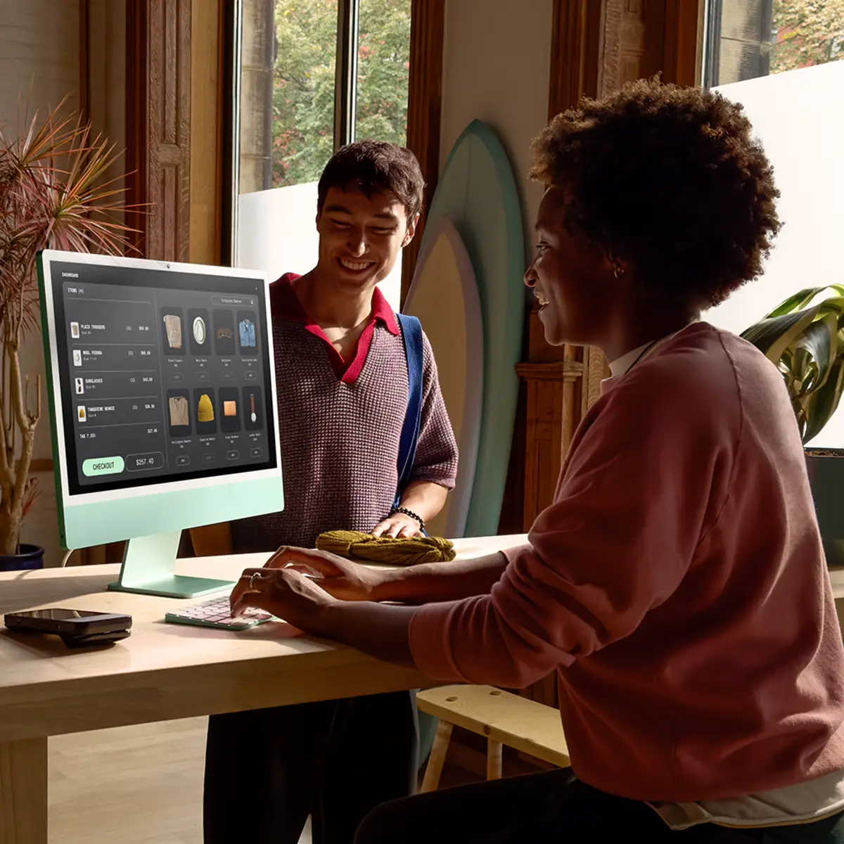 iMac grün mit Retina 4.5k Display Standardglas Apple M4 10C 61cm (24") 16GB RAM 256GB SSD Gigabit Ethernet Magic Mouse 2 + Magic Keyboard mit TouchID und Ziffernblock Deutsch