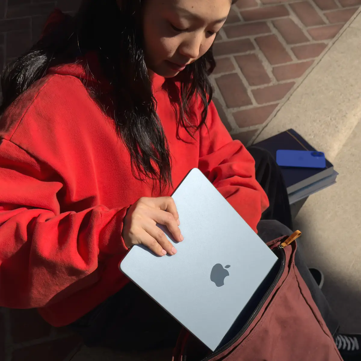 MacBook Air Apple M4 Chip 10-Core CPU 10-Core GPU Deutsch 32 GB RAM 256 GB SSD 34,5cm (13,6") Retina 35W Dual USB-C Port Power Adapter EU-Plug mitternacht
