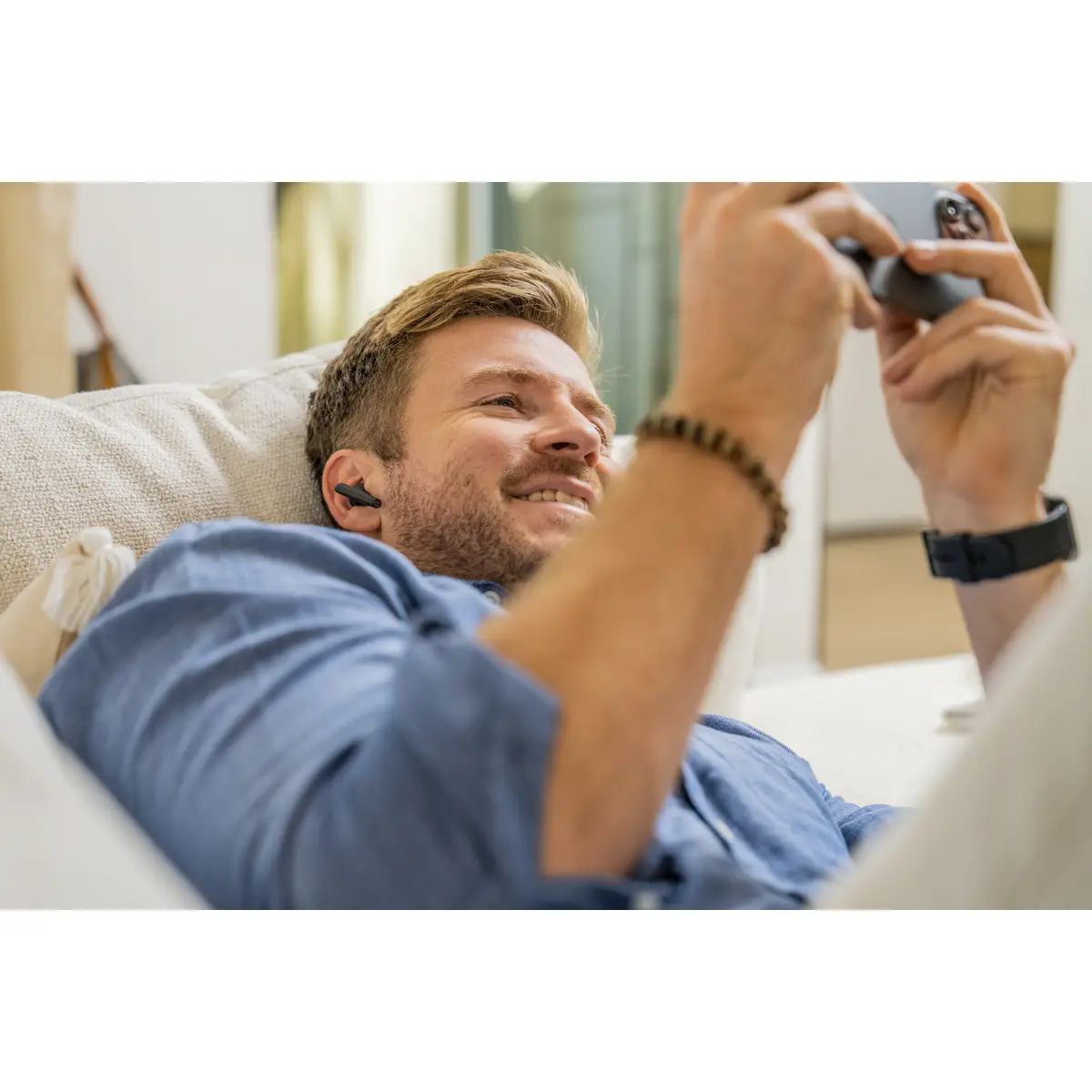 POLY Voyager Free 60 UC Carbon Black Earbuds +BT700 USB-C Adapter +Basic-Ladeetui Kabellos Anrufe/Musik Kopfhörer Schwarz