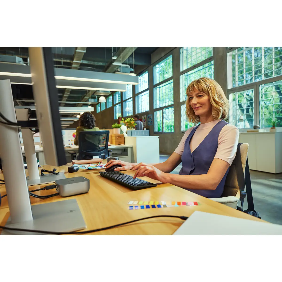 725 Kabellose Tastatur für mehrere Geräte, Volle Größe (100%), Kabellos, RF Wireless + Bluetooth, Grau