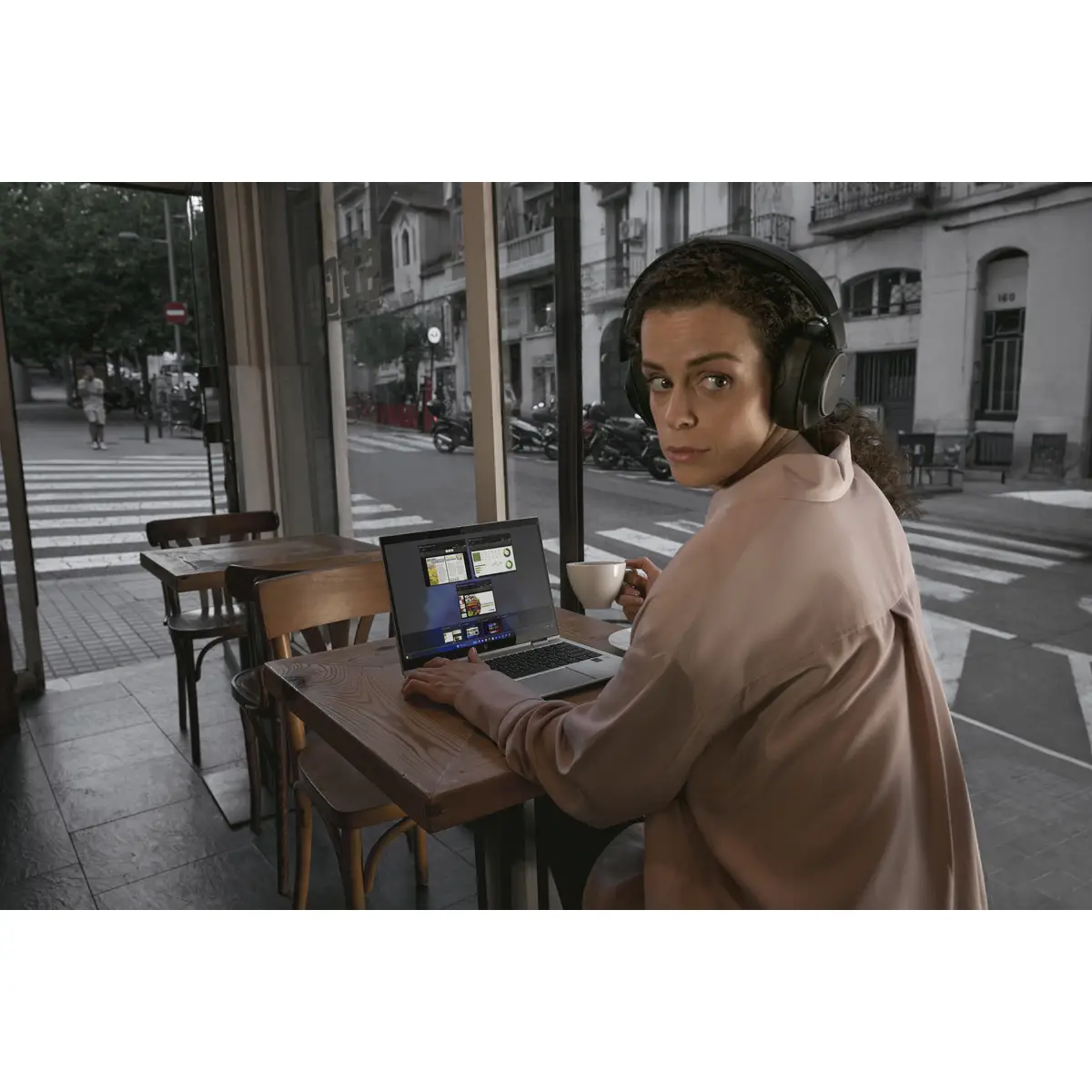 EliteBook 6 G1q Next Gen AI X1P-42-100 32GB 1000GB 35,6cm 5G W11P