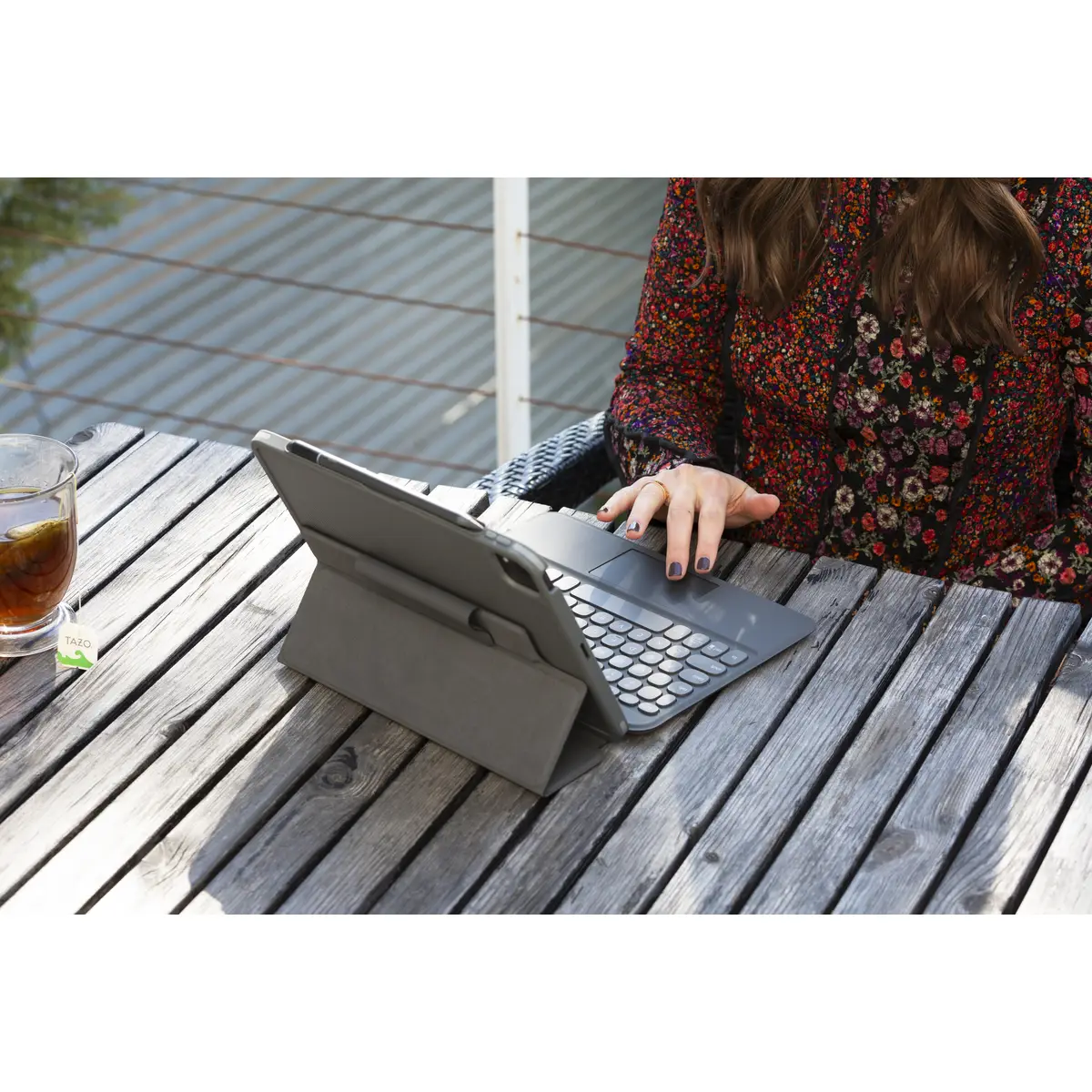 Pro Keys Tastatur und Foliohülle für iPad 10,2" (7./8. Gen.) Deutsch Schwarz/Grau