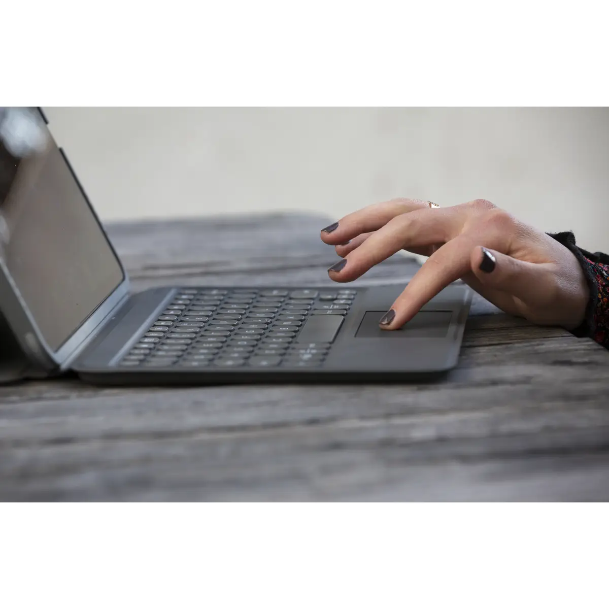 Pro Keys Tastatur und Foliohülle für iPad 10,2" (7./8. Gen.) Deutsch Schwarz/Grau
