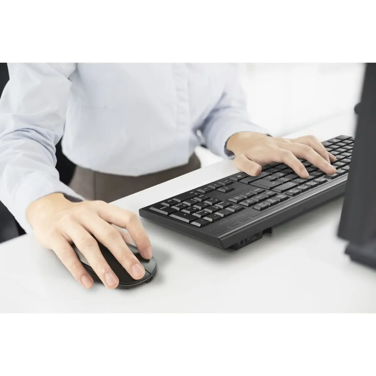 KM270 EQ Tastatur-und-Maus-Set Wireless wiederaufladbar Schwarz Layout Deutsch