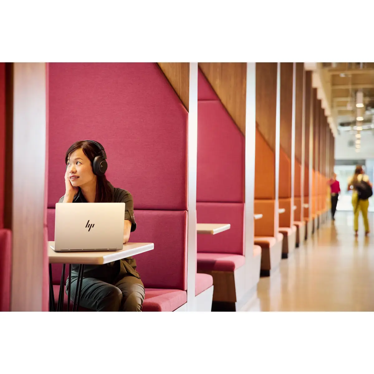 EliteBook 8 Flip G1i 13 inch Notebook AI PC, 13.3", Touchscreen, Windows 11 Pro, Intel Core™ Ultra 7, 32GB RAM, 1TB SSD, WUXGA