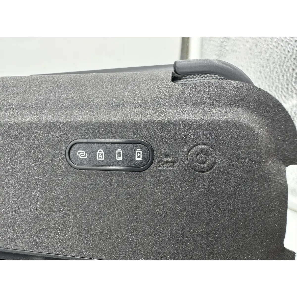CANCOM Prime Line Bluetooth Tastatur Cover mit USB-C für iPad 10,9"