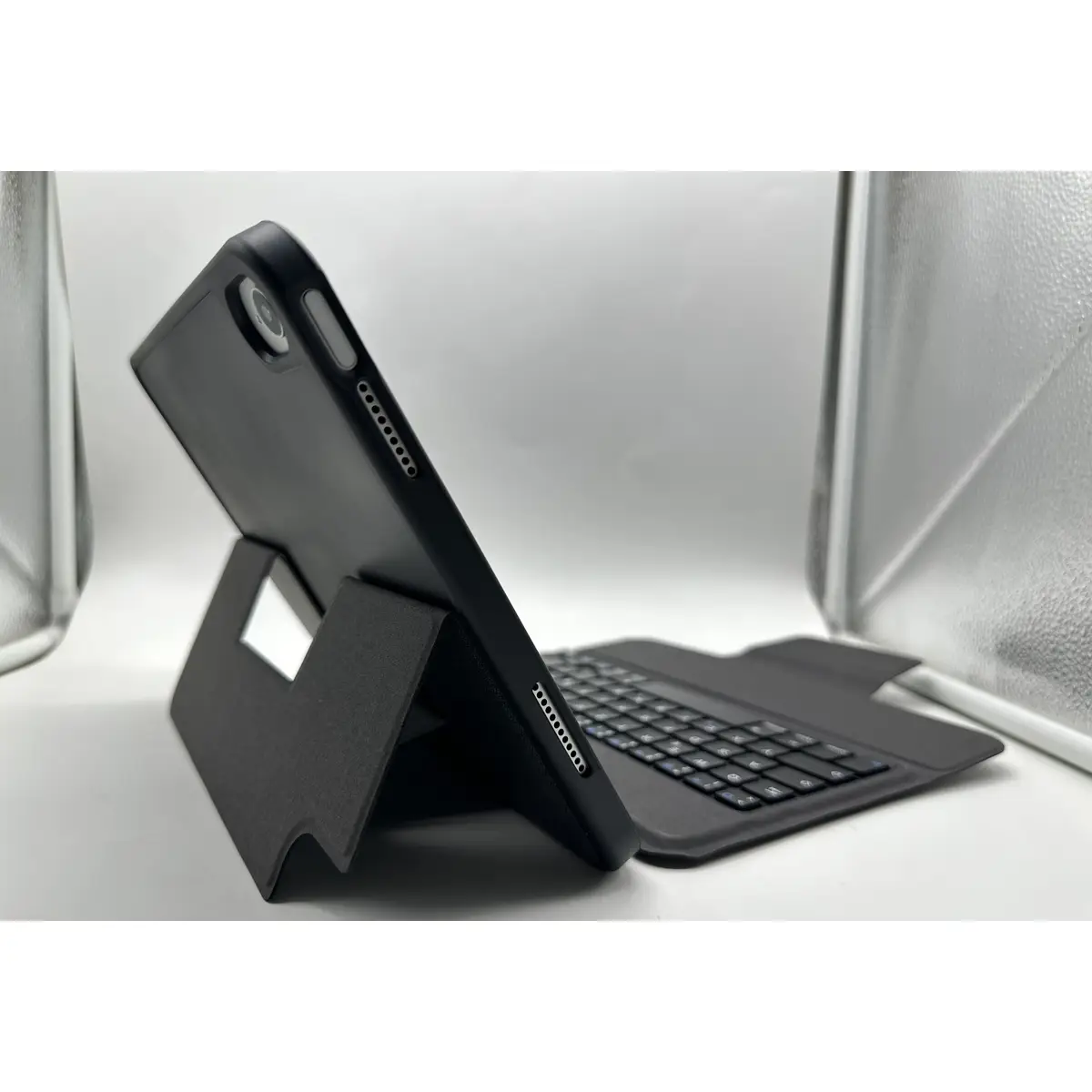 CANCOM Prime Line Bluetooth Tastatur Cover mit USB-C für iPad 10,9"