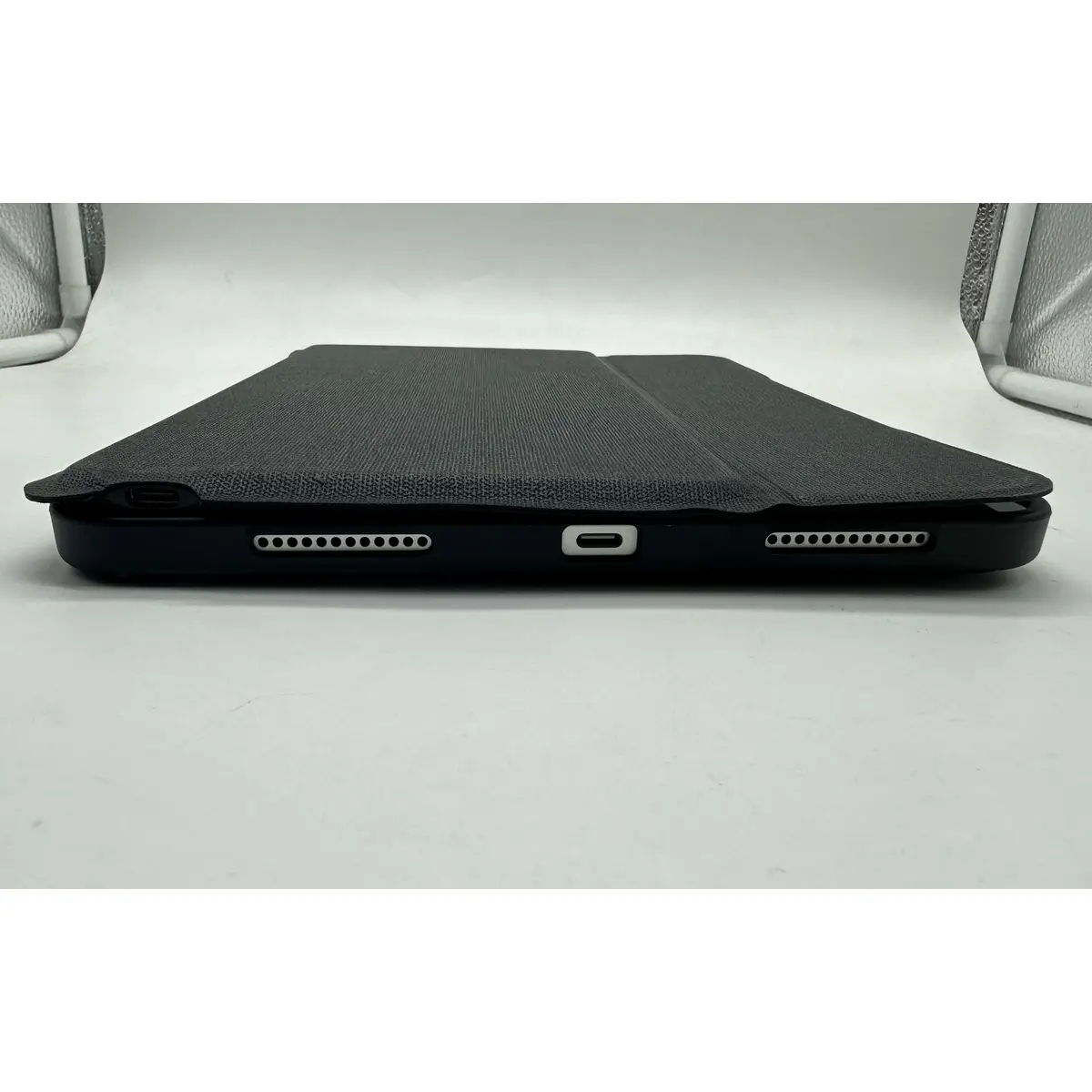 CANCOM Prime Line Bluetooth Tastatur Cover mit USB-C für iPad 10,9"