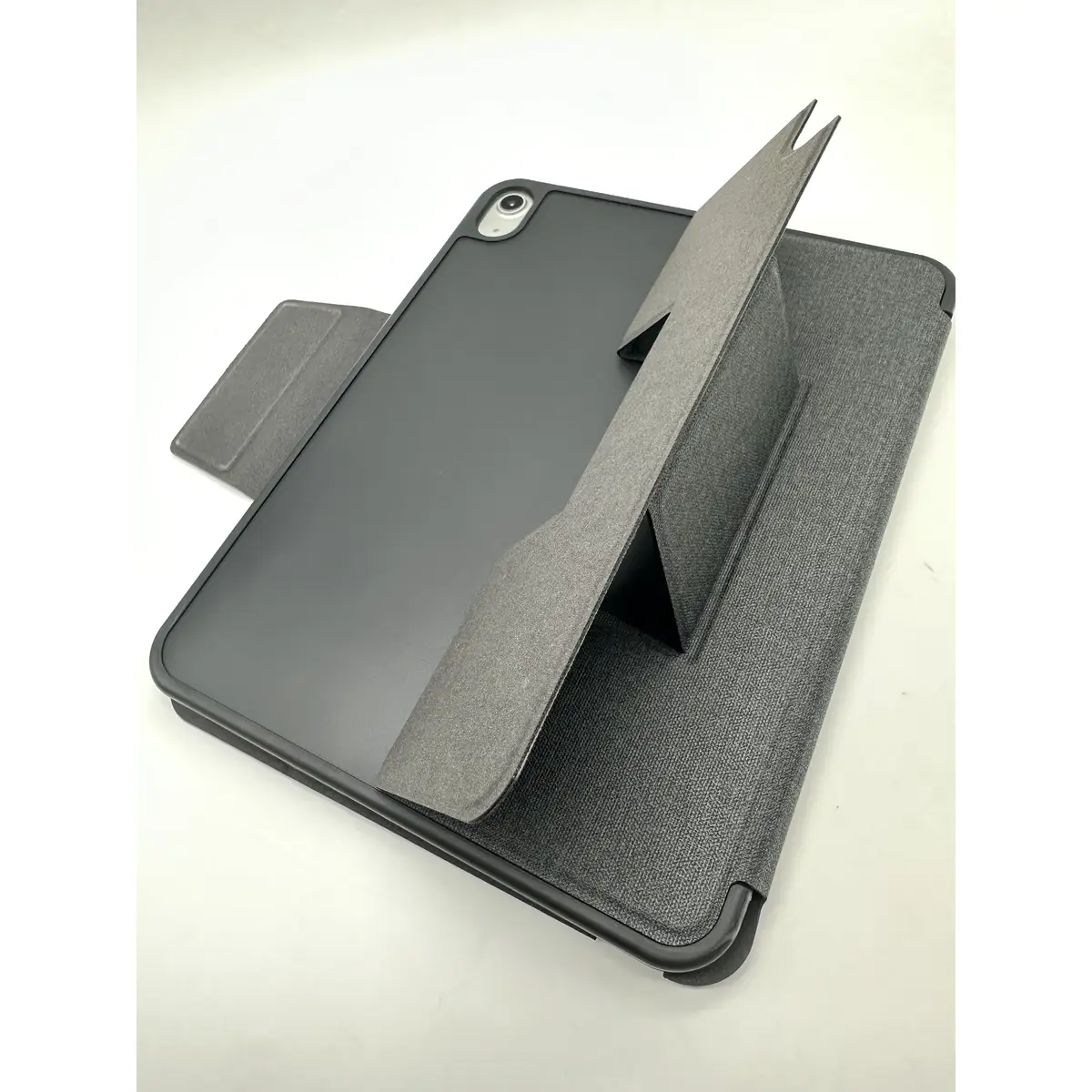 CANCOM Prime Line Bluetooth Tastatur Cover mit USB-C für iPad 10,9"