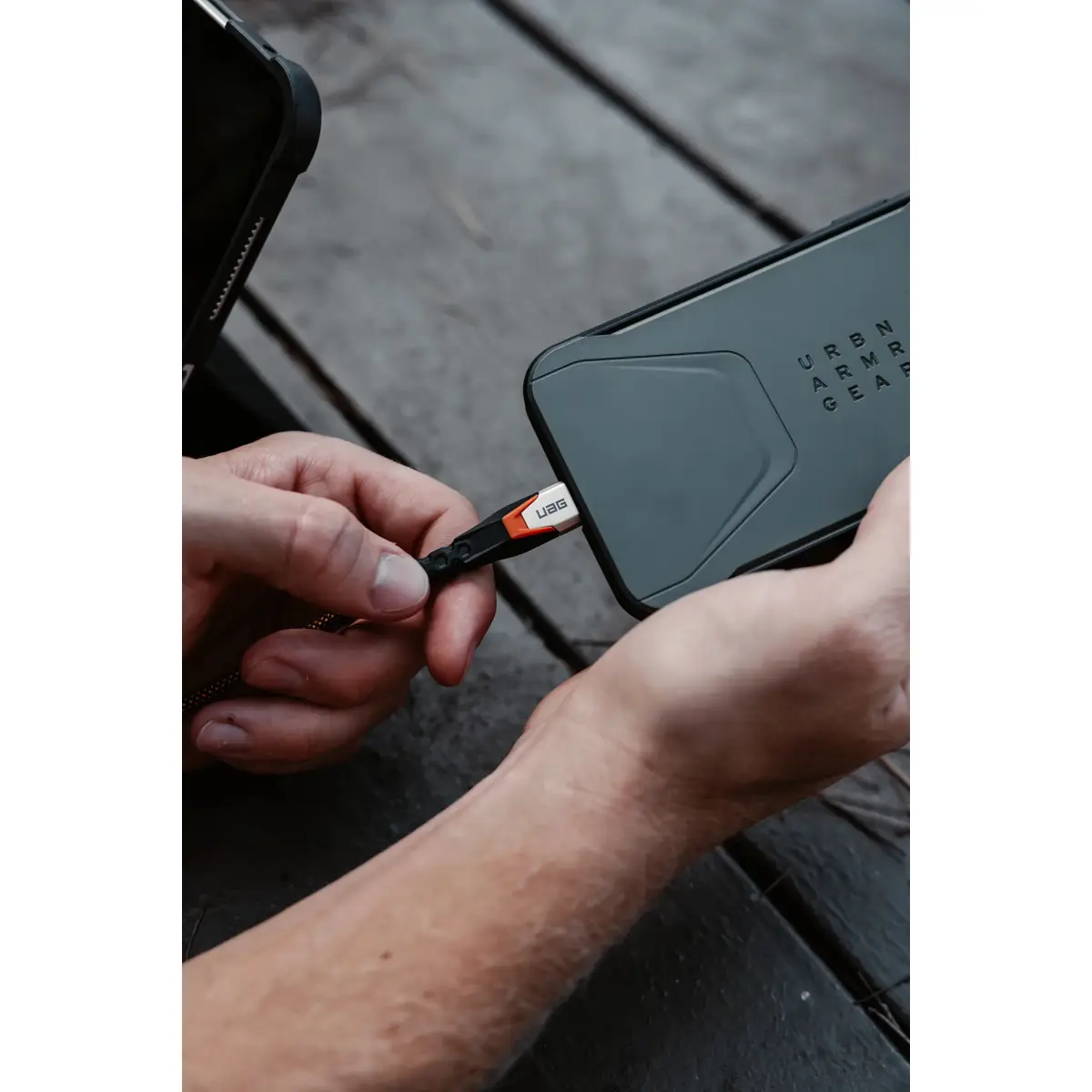 UAG Urban Armor Gear SRGE Rugged USB 3.2 Gen2 Kabel USB-C auf USB-C 240W 0,75m schwarz/orange